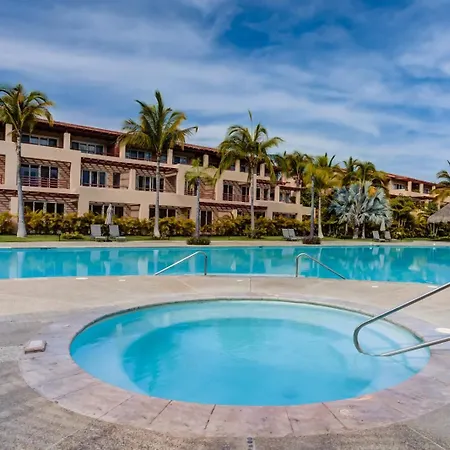 El Tigre, Isla Palmares With Balcony & Shared Pool Apartment
